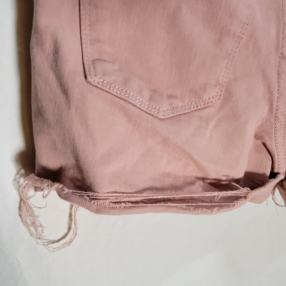 Universe Thread pink denim 2/26 shorts. Frayed bottoms cute and nice. ⛱️🌊🏖 - Picture 7 of 8